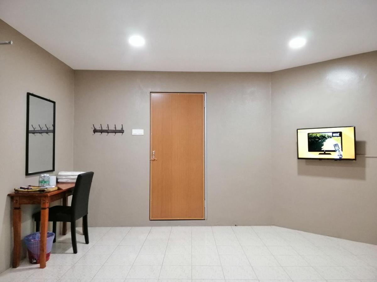 Hotel Nawar Pasir Mas Bagian luar foto