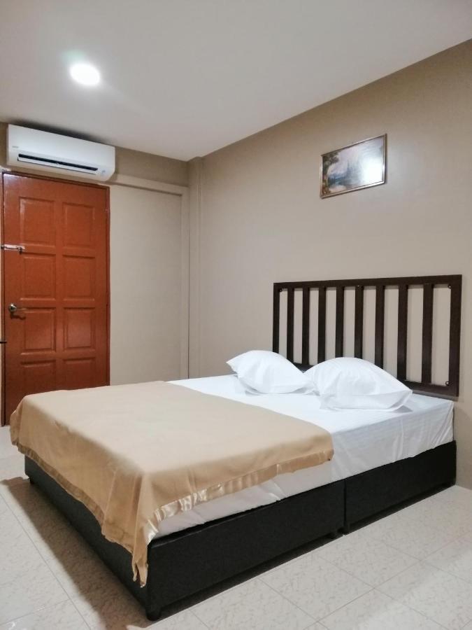 Hotel Nawar Pasir Mas Bagian luar foto