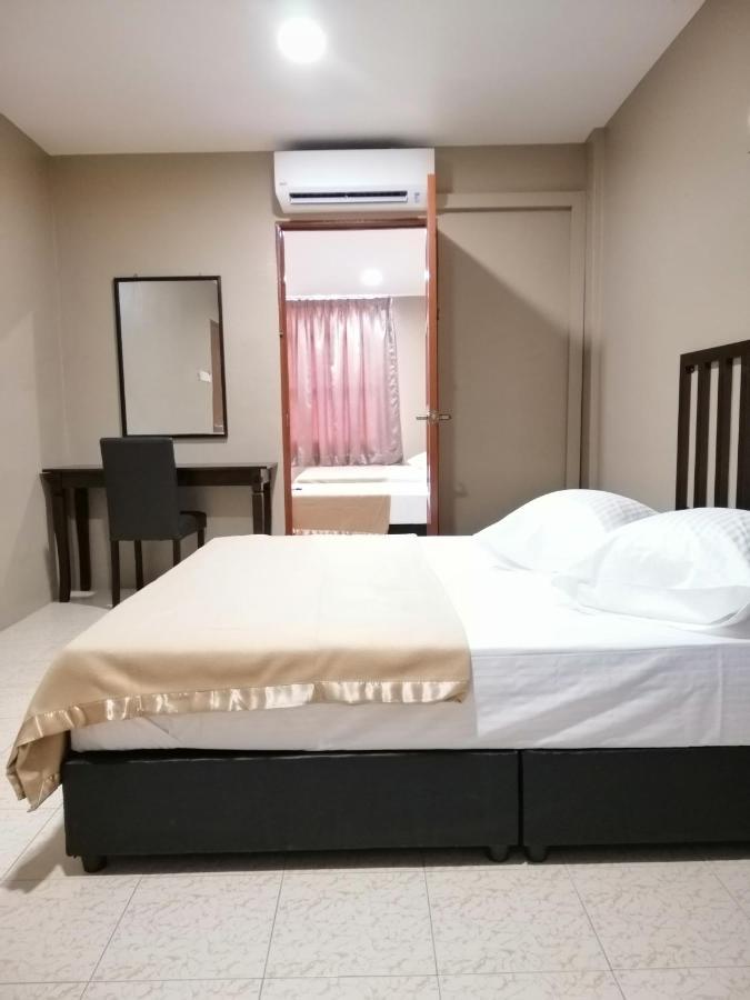 Hotel Nawar Pasir Mas Bagian luar foto